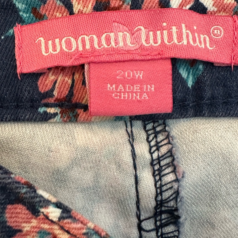 🐧3/$15 or 5/$20 - Natural Woman Floral Capri Pants GUC - Picture 3 of 6